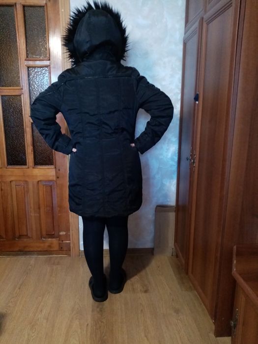 Продам зимнюю женскую куртку