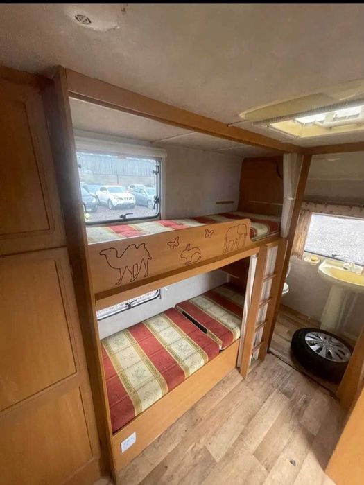 Caravana Avondale Rialto 640/6 – 6 Lugares – Duplo Eixo