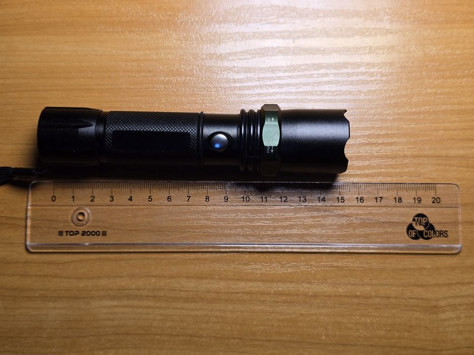 Metalowa bardzo mocna latarka UV na akumulator