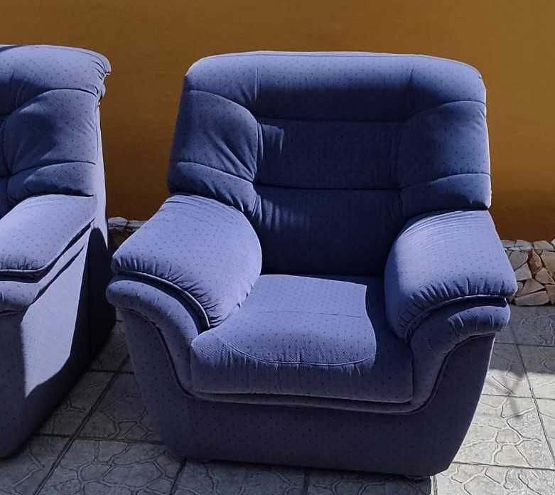 Conjunto Sofás 2+2+1 em bom estado