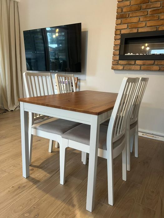 Stół Ikea i 4 krzesła ikea