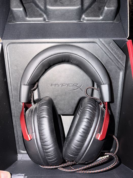 Headset Gaming HyperX Cloud III (Preto/Vermelho) – Como Novo Vendo ...