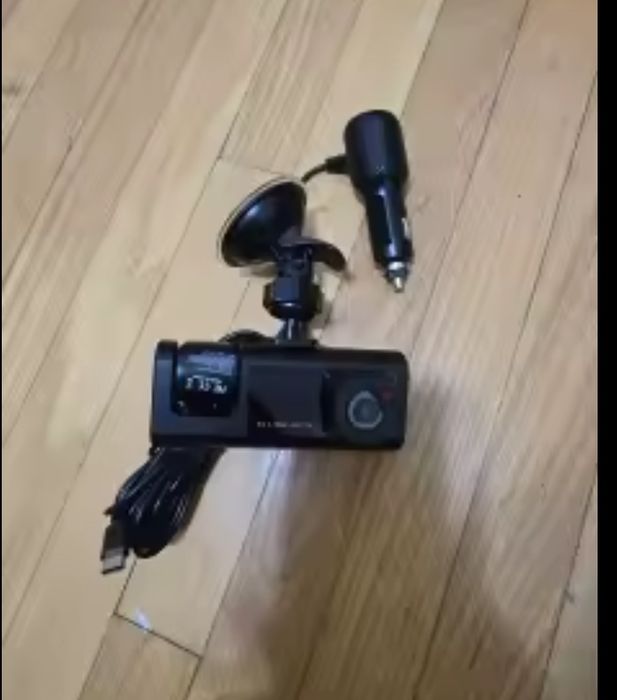 Регистратор в авто 2 камеры, дисплей