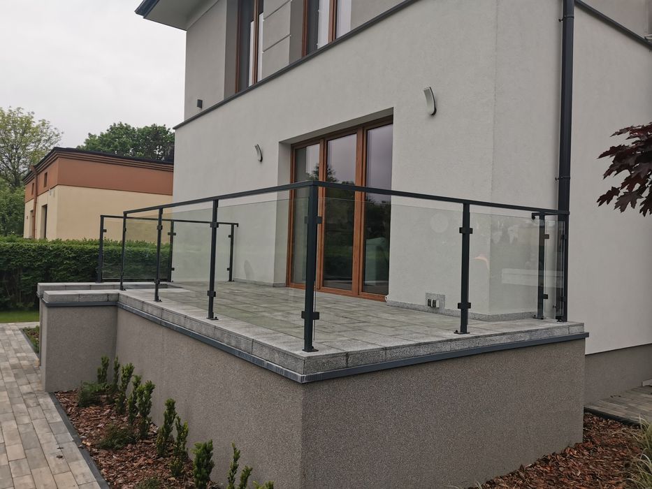 Balustrady stalowe szklane barierki