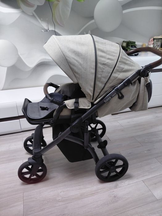 Продам коляску 2 в 1 Roan Bass Next