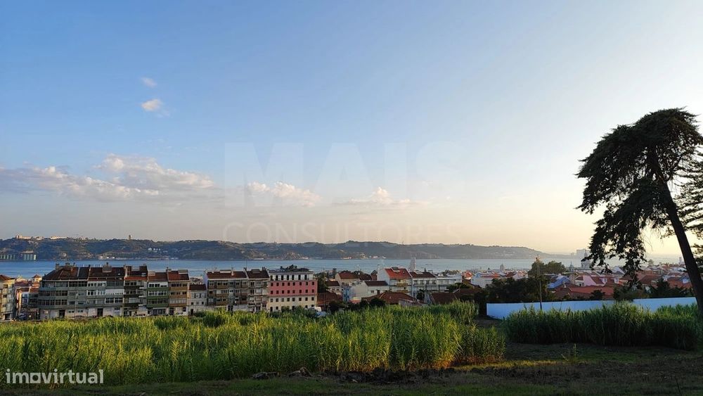 T6 com 130m2 Vista Rio à Rua da Junqueira - Belém