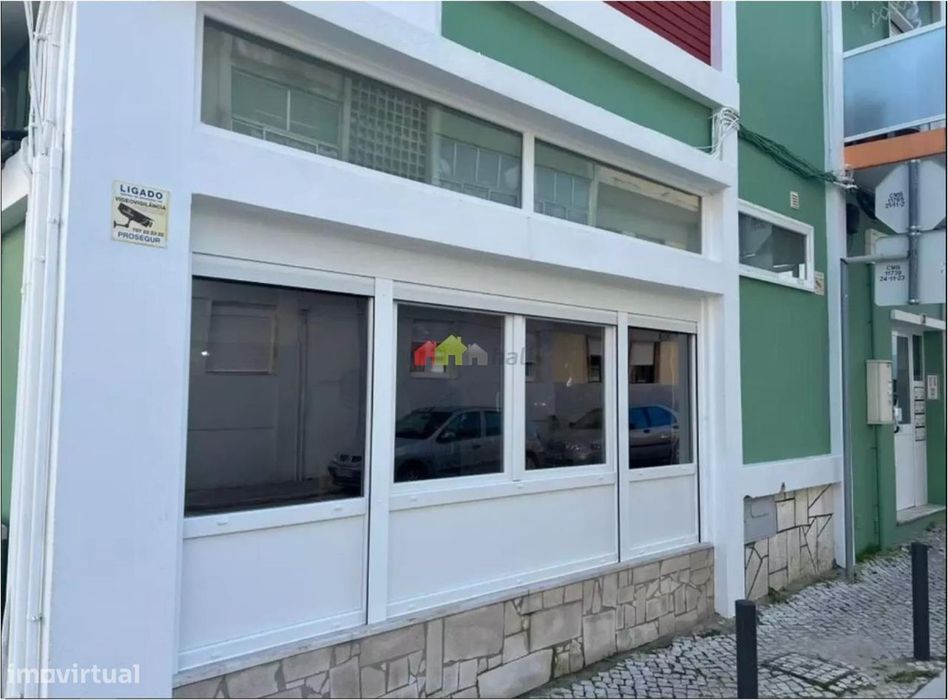 A Estrear – Loja transformada em T1, no centro do Barreiro
