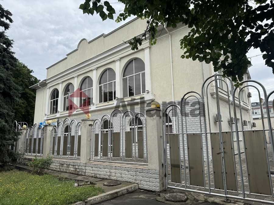 Продаж окремої  будівлі з територією в центрі Чорноморська. код 493911