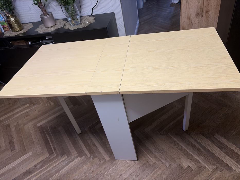 składany  stoł  drewniany