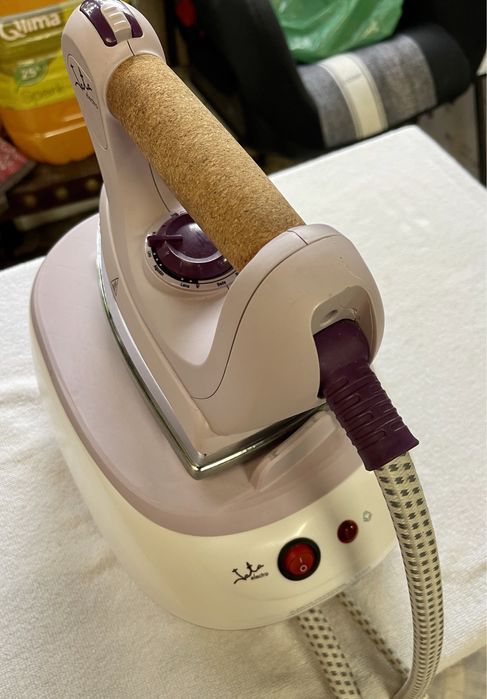 Ferro de engomar com caldeira Jata