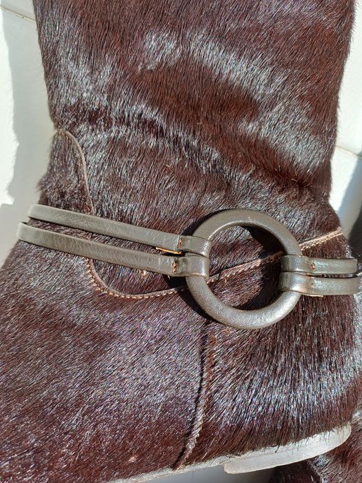 Botas castanhas de pelo