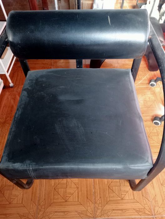 Vendo Cadeira e Puff