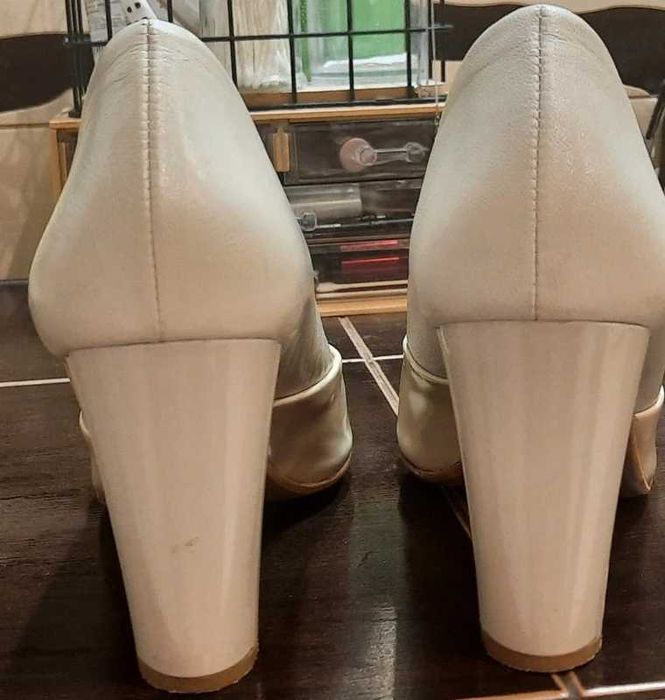 Buty na obcasie Darbut skórzane, rozmiar 39