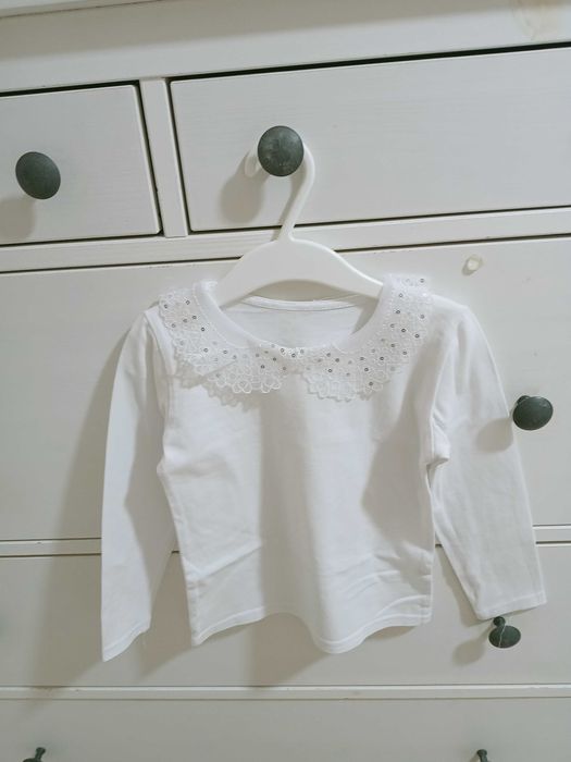 Piękna biała koszulka z ozdobnym haftem 104 stan idealny