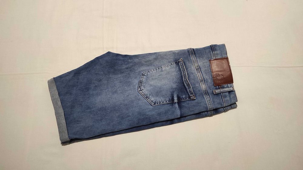 Шорти чоловічі DENIM Short Be Inspired

розмір:  L / 34 

б/у