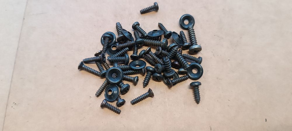 Fiat 126p czarne śrubki montażowe + podkładki oryginalne FSM