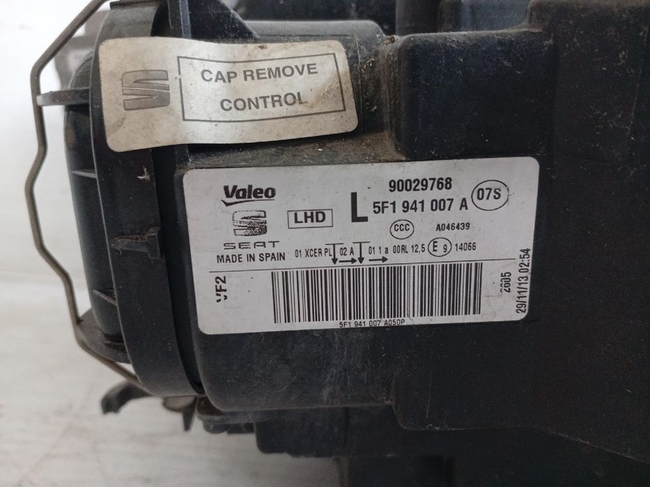Ótica / farol esquerda SEAT Leon (5F1)