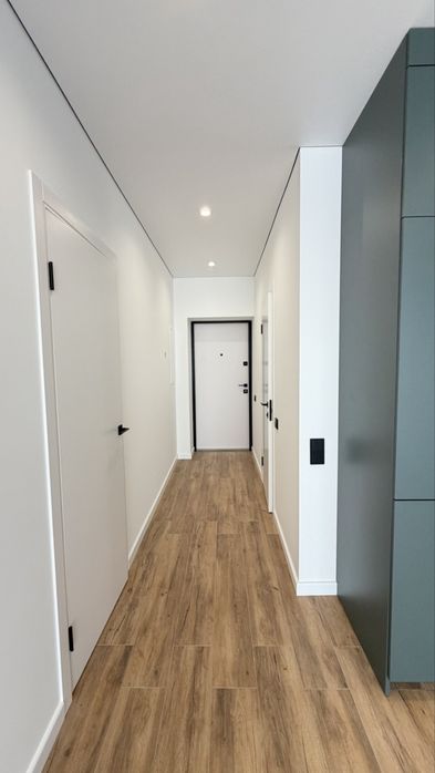 Продам однокімнатну в новобудові Атмосферна,1