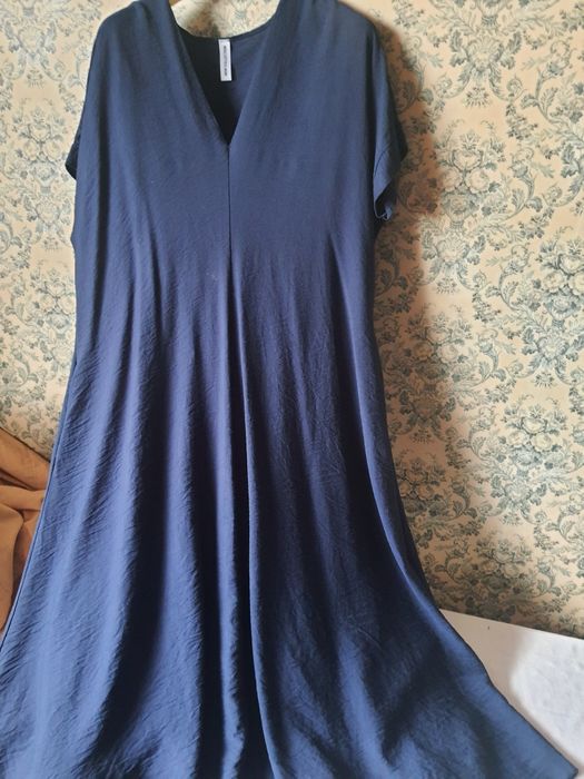 Vestido solto com bolsos
