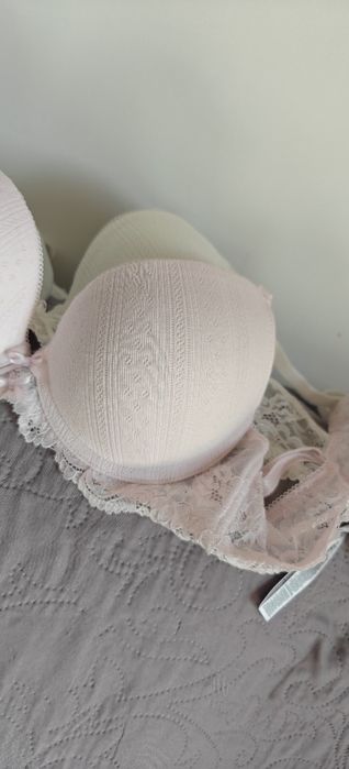 Biustonosze 2 sztuki.