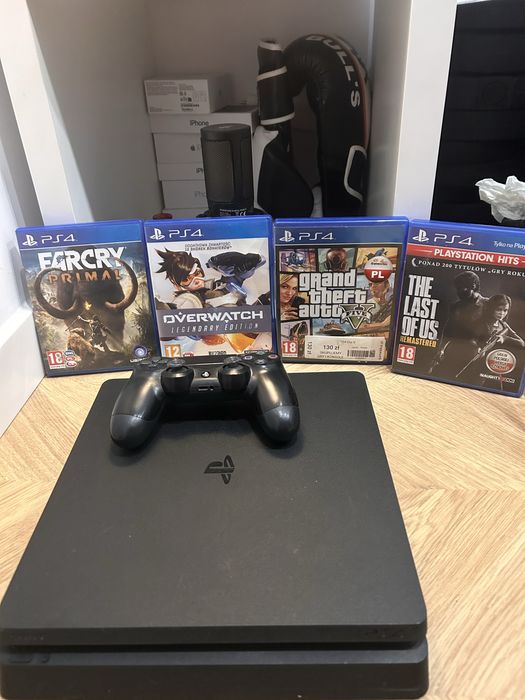 Playstation 4 slim + 4 gry