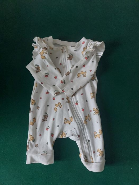 Biały pajacyk z falbankami