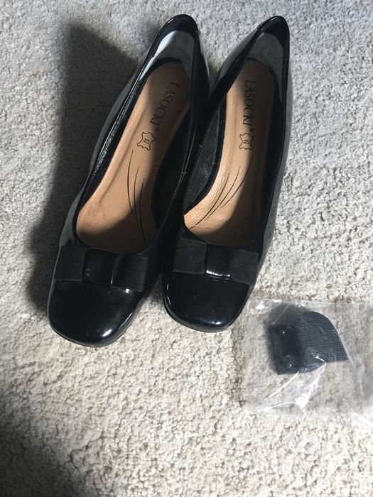 Lakierowane pantofle r. 38 Lasocki