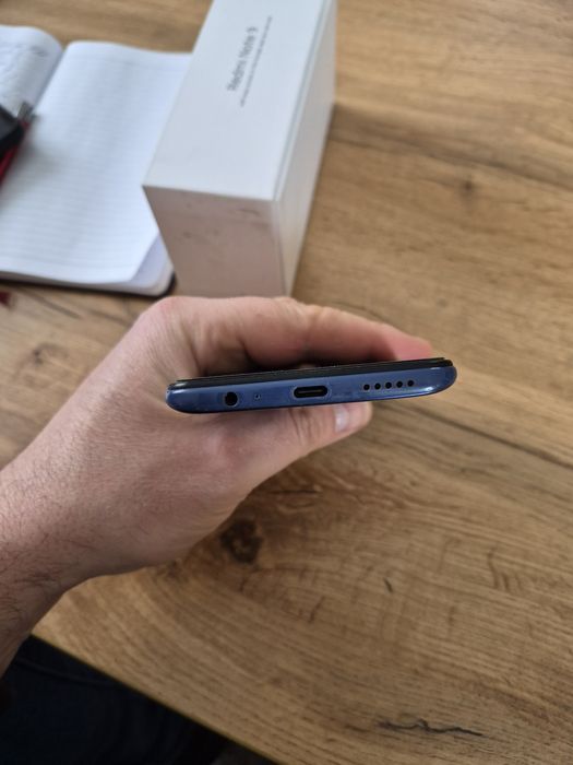 Телефон Redmi Note 9