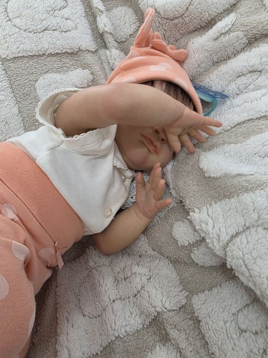 Bebé Reborn Menina Kit Laura segue com 48 cm e enxoval NOVO