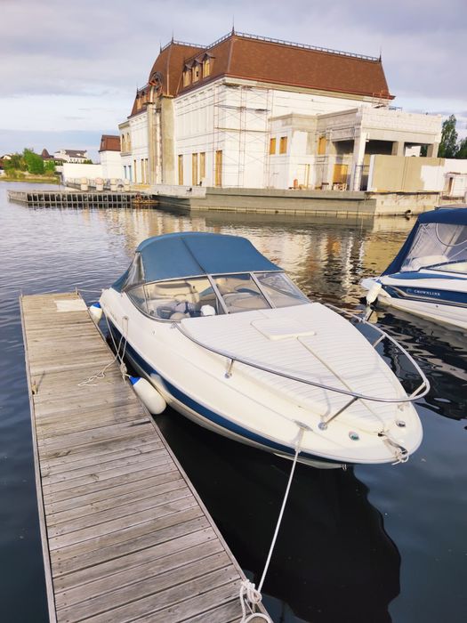 Катер Bayliner Capri 212