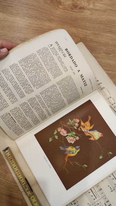 Livro Bordados Artísticos SINGER de 1942