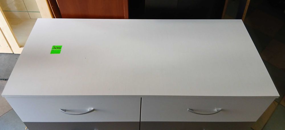 Komoda 4 szuflady, szaro-biała. Darmowa dostawa!