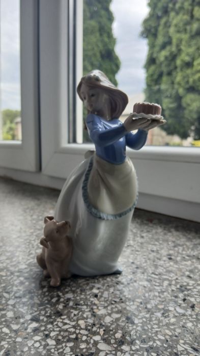 Porcelanowa figurka