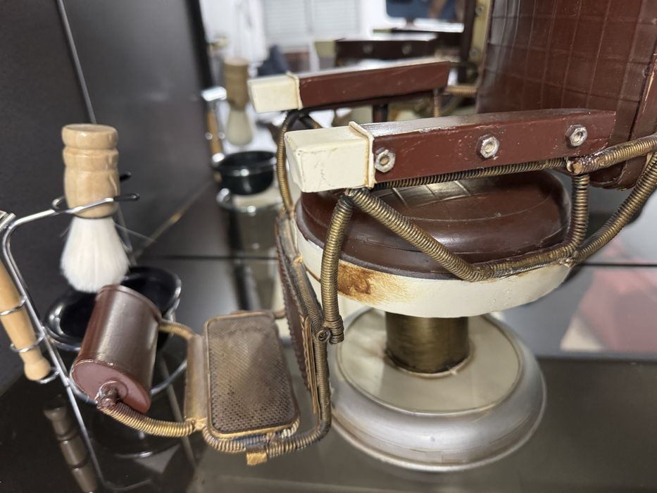 Cadeira de Barbeiro Vintage de Exposição