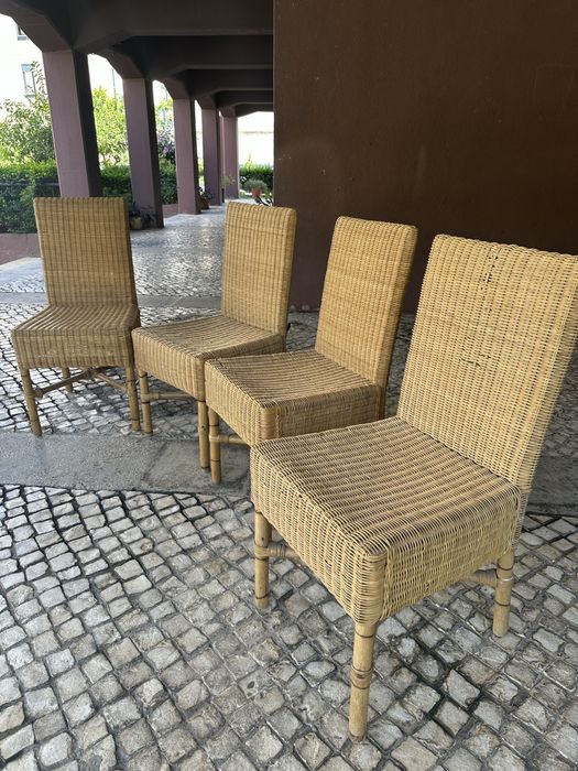 Cadeiras em palha e bambu