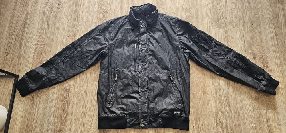 Peak Performance męska kurtka Copilot J Bomber Waxed rozmiar XLOryginał
Opis: