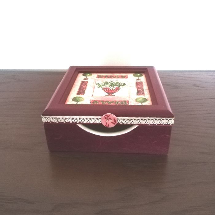 Caixa artesanal decorada