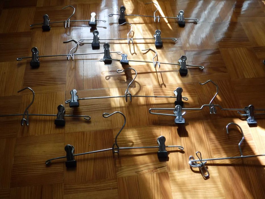 Cabides de pinças em metal ou plástico - Cruzetas Novas