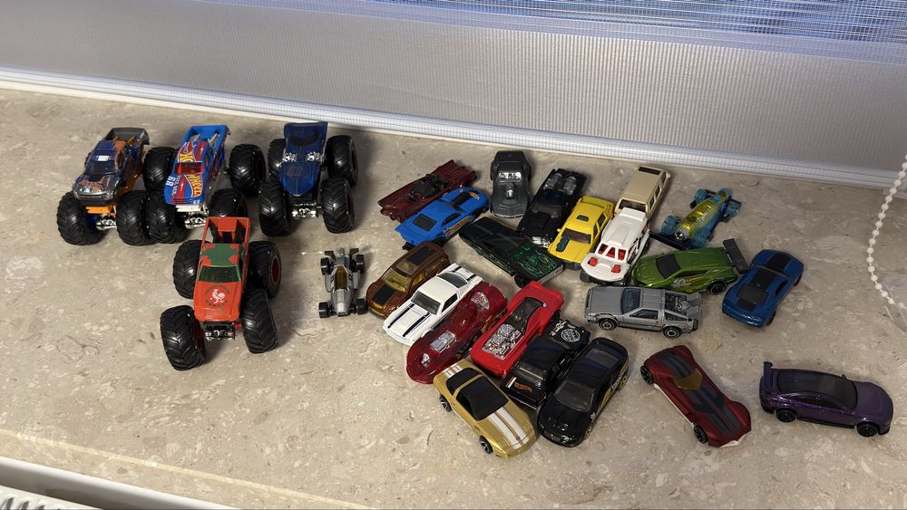 Autka Hot Wheels 26 szt 4 monster traki