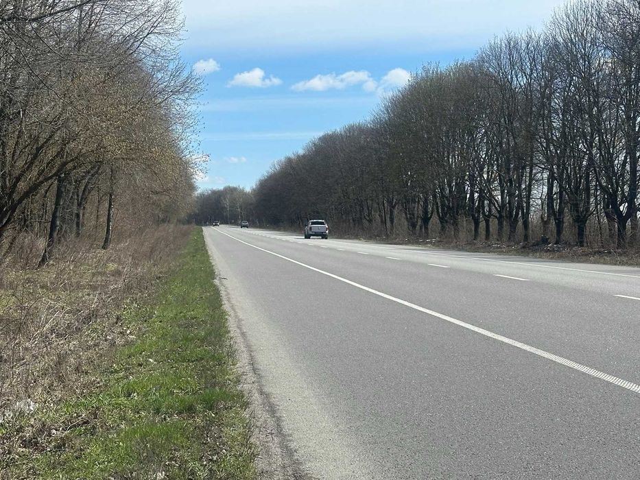Продаж фасадно - кутової ділянки в Медвежому-Вушко
