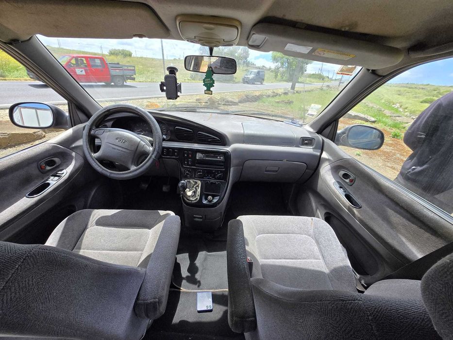 Kia Carnival 7 lugares - 2001
