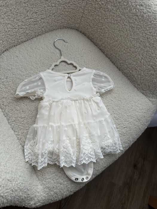 Дитяча святкова, для фотосесії, хрещення сукня для немовля молочна h&m