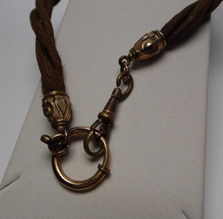 XIX w. dewizka plecionka z włosów pozłacane ozdoby.