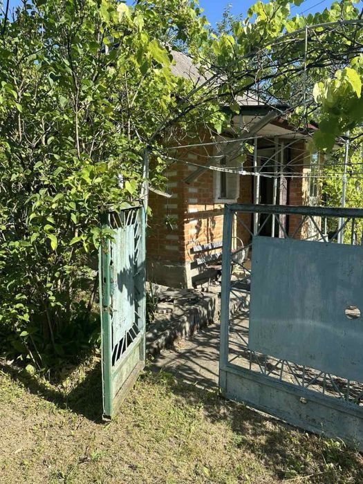 Продам дачний будинок