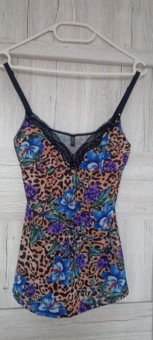 Bieliźniana koszulka marki Guess Los Angeles czarna koronka logo EU 36