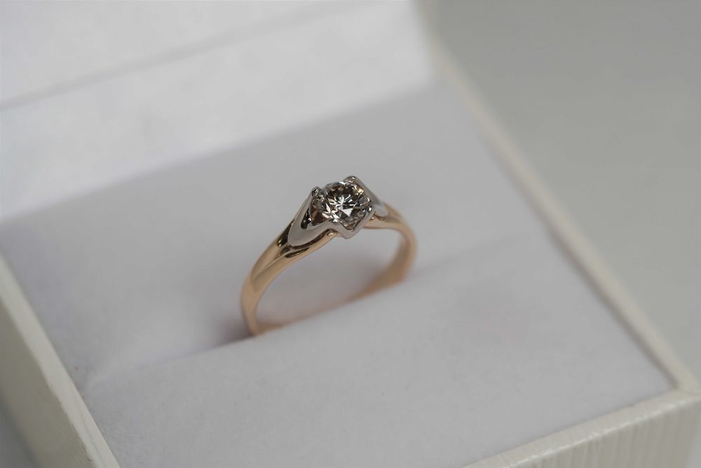 Pierścionek 585 zaręczynowy z diamentem gray 0,51 CT VS1 R13 Certyfika