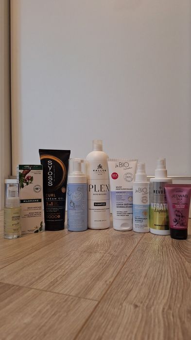 zestaw kosmetyków do pielęgnacji włosów