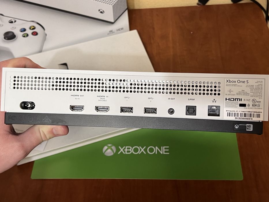 Ігрова консоль Xbox One S 1TB+ 1 геймпад+ коробка!