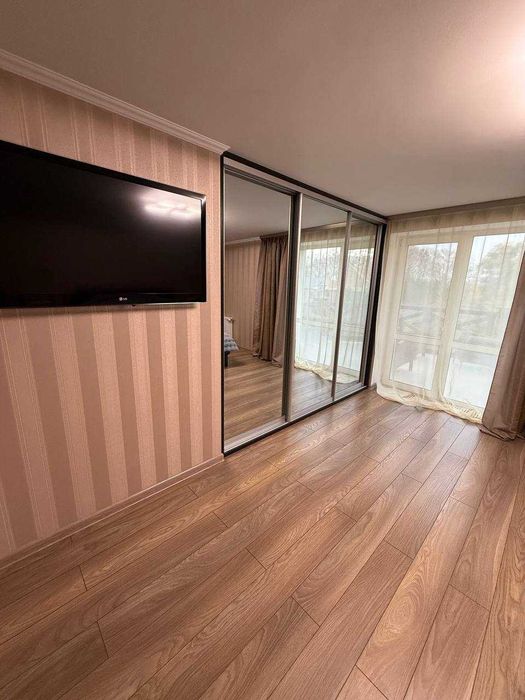 Продам добротний будинок на Агропереробці, з гаражем і ділянкою!