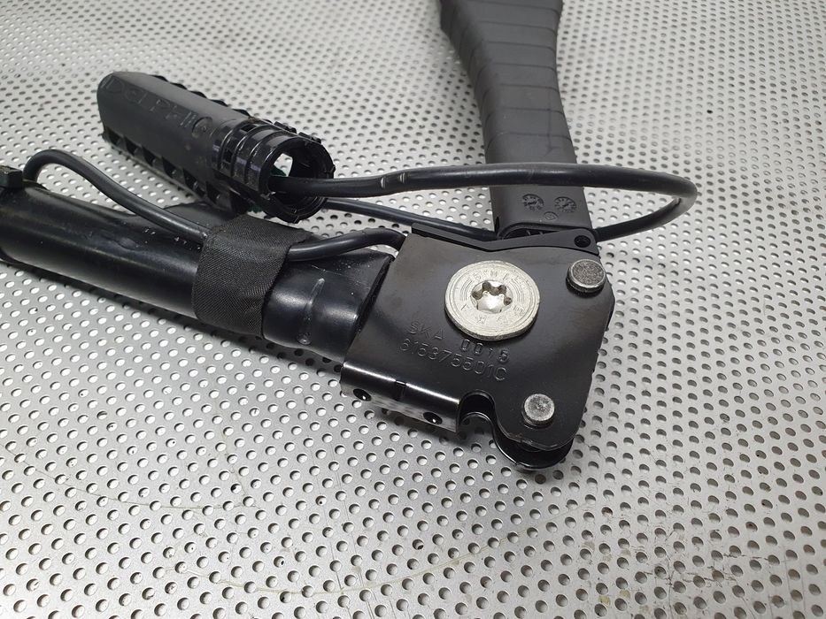 Encaixe de cinto frente direito OPEL Corsa D